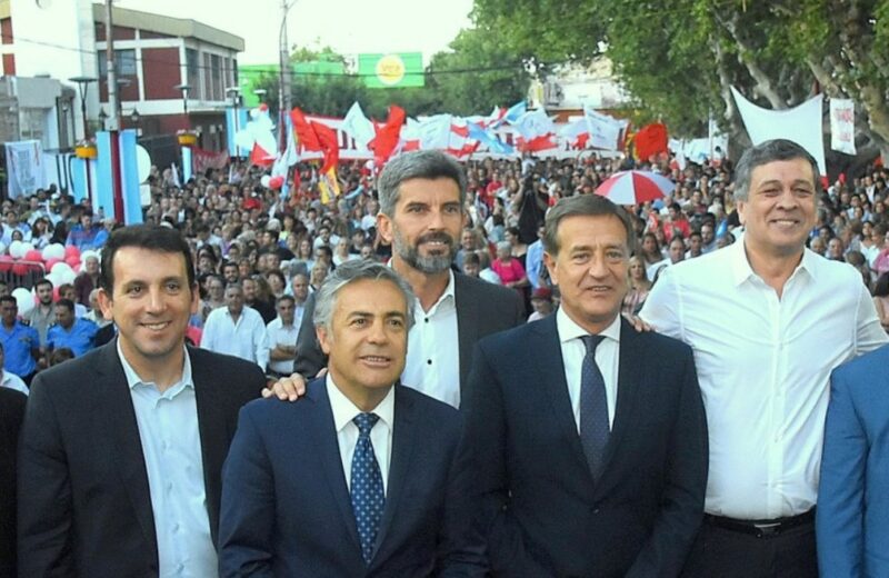 Orozco se entregó pero sus amigos le soltaron la mano