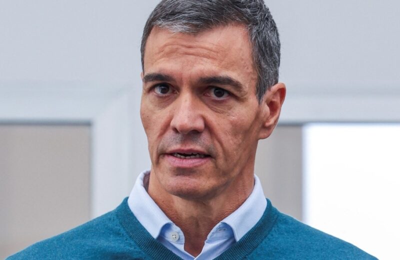 Pedro Sánchez utiliza una canción de Lali Espósito para responder a Javier Milei